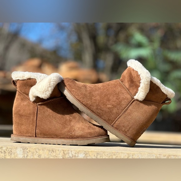 Cushionaire Kenzie Boots Hidden Wedge‎ Winter Booties - Women’s Size 8 - Picture 1 of 8
